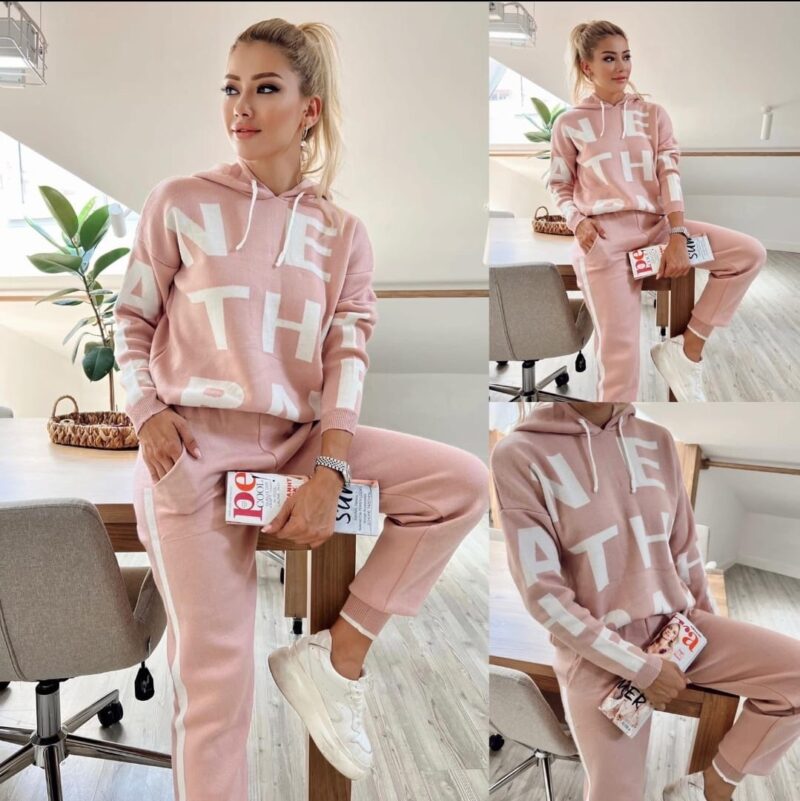 Compleu casual din tricot fin cu buzunare și glugă